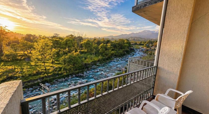 Aachman Riviera Resort Dharamshala - image 16