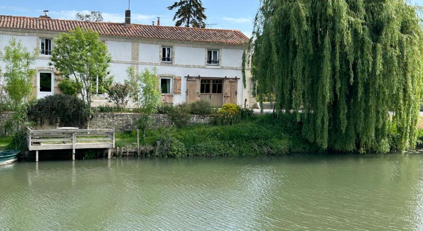 Chambre 1 bord de rivière