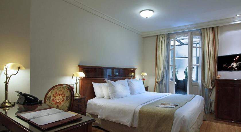 Image of Deluxe Room King Bed 4