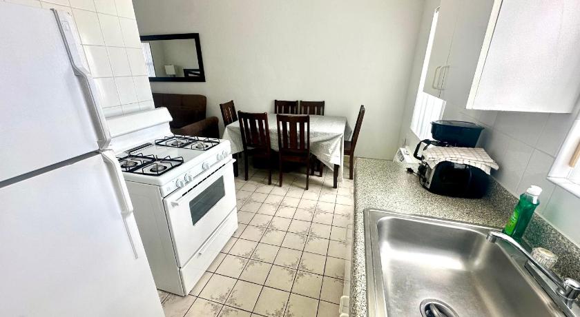 Image of One-Bedroom Suite 9