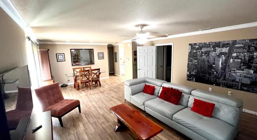 3BR 2BA Modern Spacious Lake Home 4Miles LEGOLAND - 1724