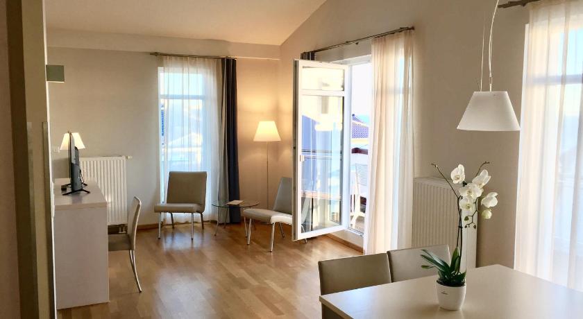 Image of Suite with partially Sea View 10