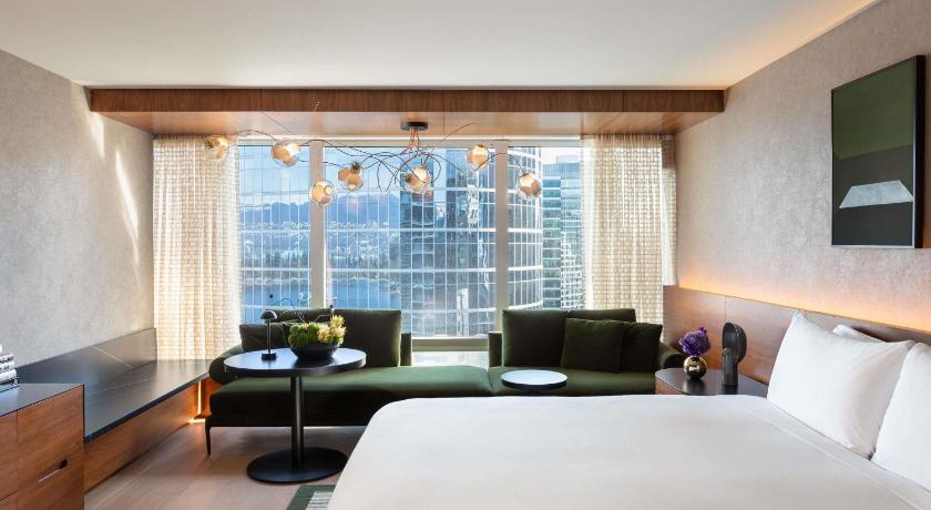 Image of Fairmont Gold City View room with King Bed 3
