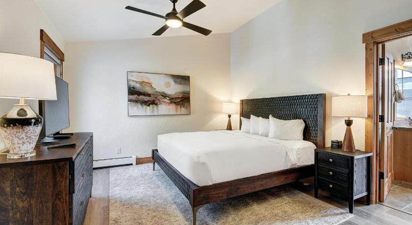 Image of 2 Bedroom Townhome 3