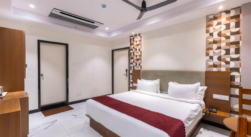 Lumis Beach Hotel - image 9