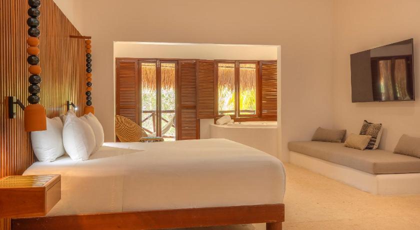 Image of Junior Suite Superior with Spa bath 7