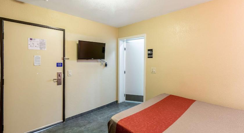 Motel 6-Blythe, CA - South