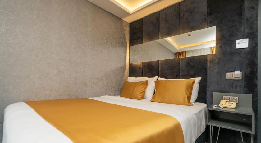 216 Silver Suite - image 2