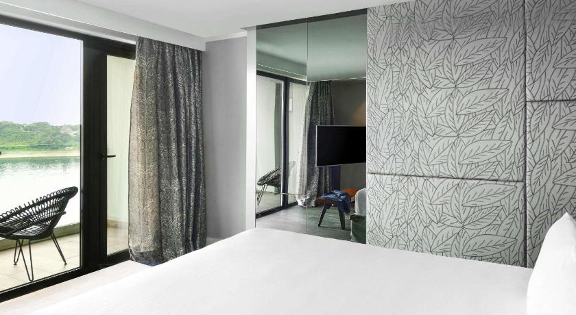 Image of Deluxe Room, 1 king size bed, Corner Room with Balcony and Lagoon View 1