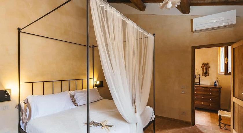 Image of Deluxe Double Room (2 Adults + 1 Child) 0