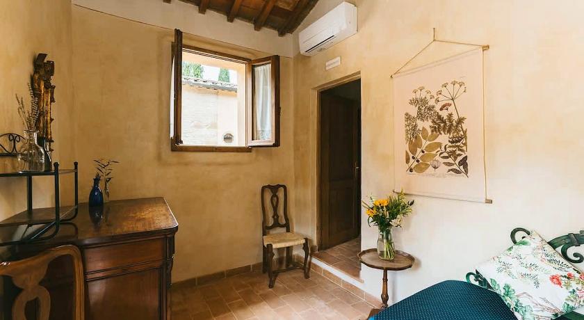 Image of Deluxe Double Room (2 Adults + 1 Child) 1