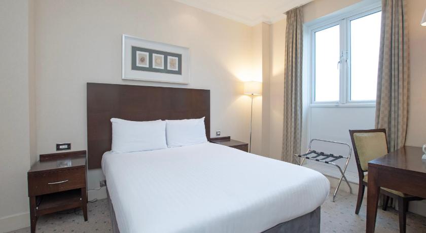 Image of Family Room with Double and Single Beds 0