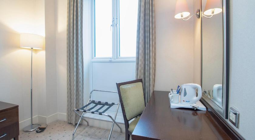 Image of Family Room with Double and Single Beds 10