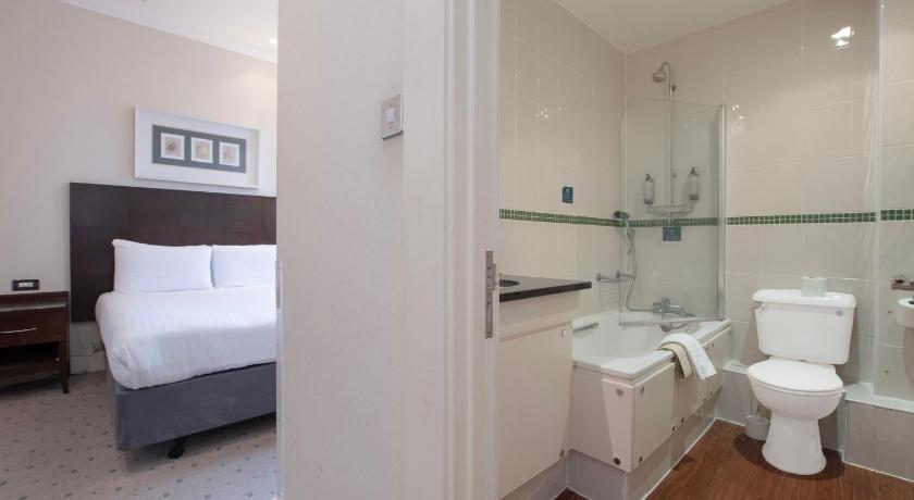 Image of Family Room with Double and Single Beds 2
