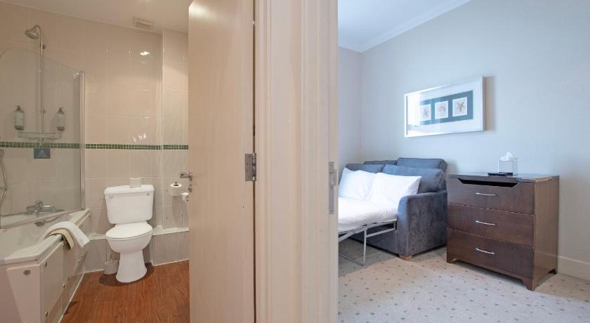 Image of Family Room with Double and Single Beds 3