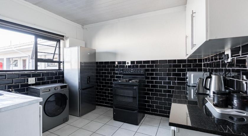 Safi Self Catering Suites - image 5