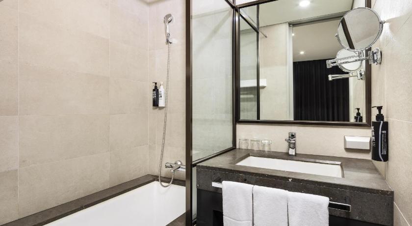 Image of Junior Suite with One Double Bed and One Single Bed 2