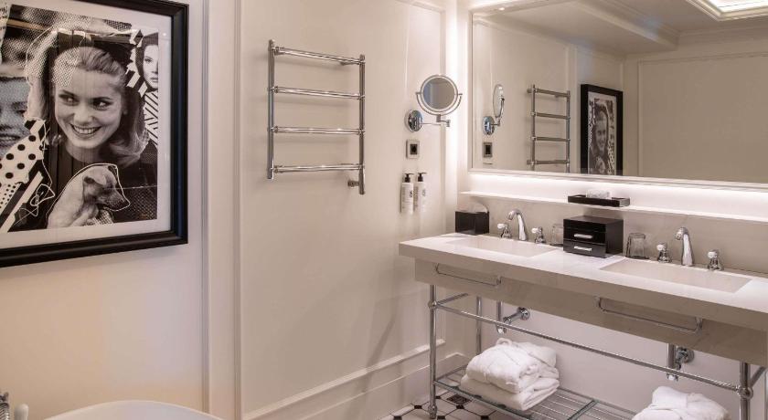 Image of Prestige Suite with City View 11