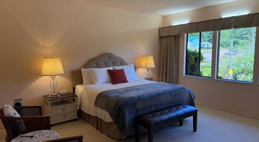 Image of Deluxe Queen Room 0