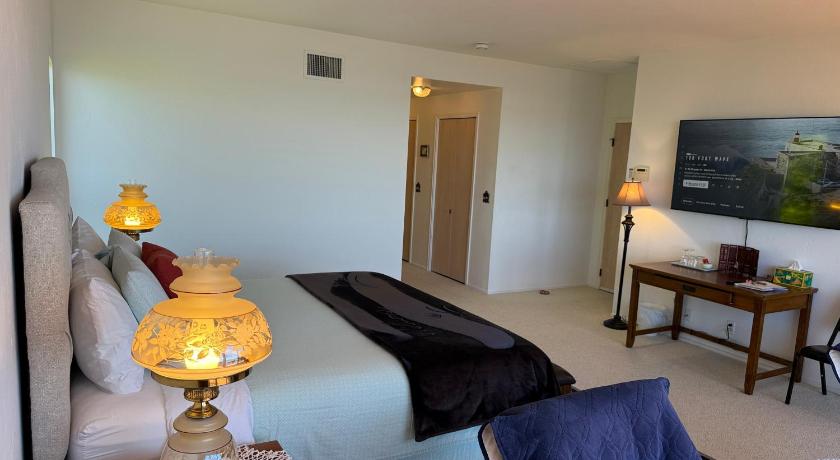 Image of Deluxe Double Room with Balcony and Sea View 12