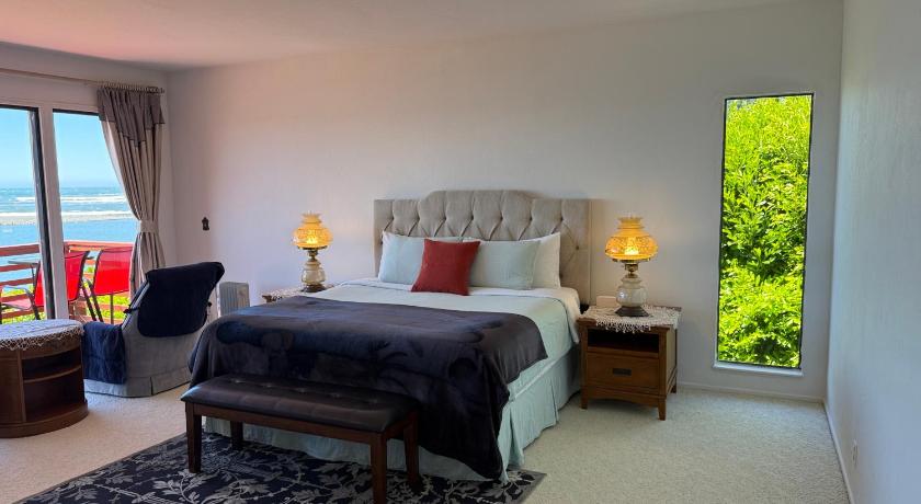 Image of Deluxe Double Room with Balcony and Sea View 17