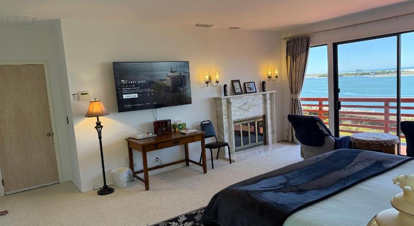 Image of Deluxe Double Room with Balcony and Sea View 14