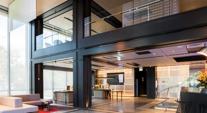 Image of Executive King Corner Suite with Separate Lounge - Top Floors 4