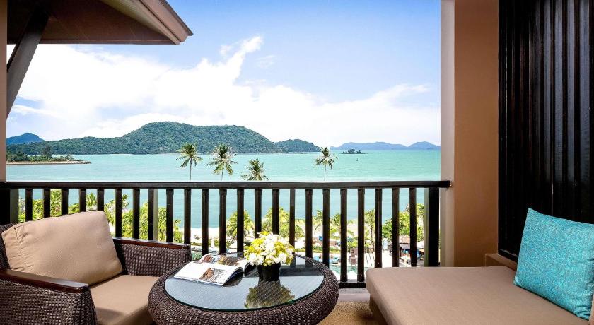 Image of Deluxe Room, 1 king size bed, balcony and sea view 1