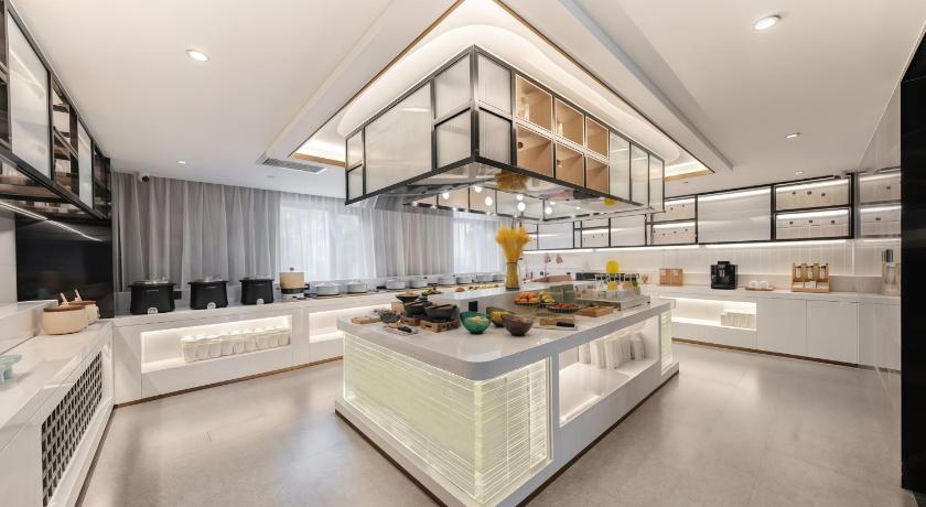 Atour Hotel Urumqi South Beijing Road Zhongyinggong Railway Station – Ürümqi, WY