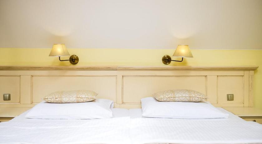 Image of Suite 16