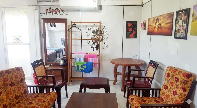 The Beehive Hotel - image 2