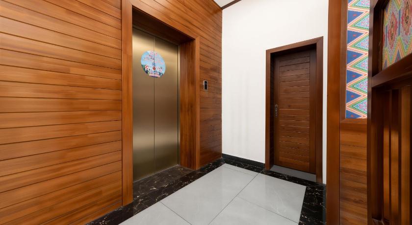 Zhangjiajie Lissen Hotel -5 min to Forest Park East Gate & Tour Tickets-Romantic Mtn View Room Hotel pool