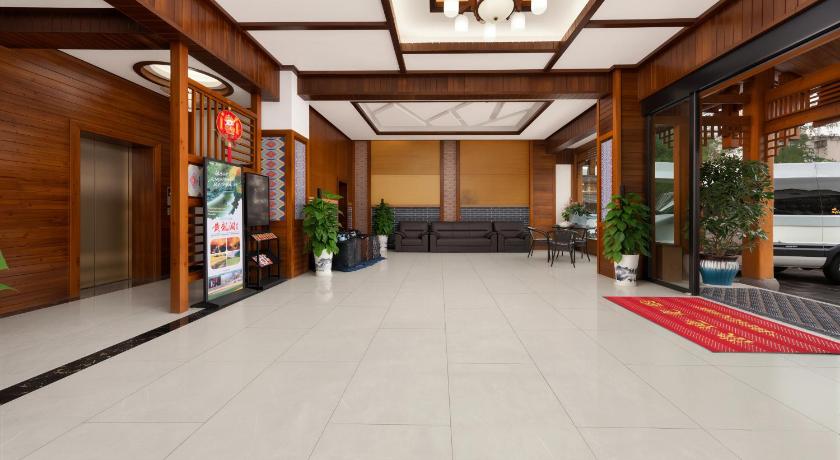 Zhangjiajie Lissen Hotel -5 min to Forest Park East Gate & Tour Tickets-Romantic Mtn View Room Hotel lobby