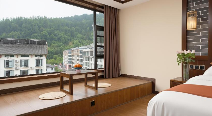 Zhangjiajie Lissen Hotel -5 min to Forest Park East Gate & Tour Tickets-Romantic Mtn View Room Hotel exterior