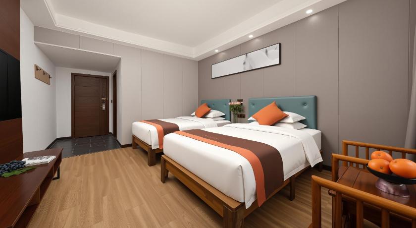 Zhangjiajie Lissen Hotel -5 min to Forest Park East Gate & Tour Tickets-Romantic Mtn View Room Hotel view
