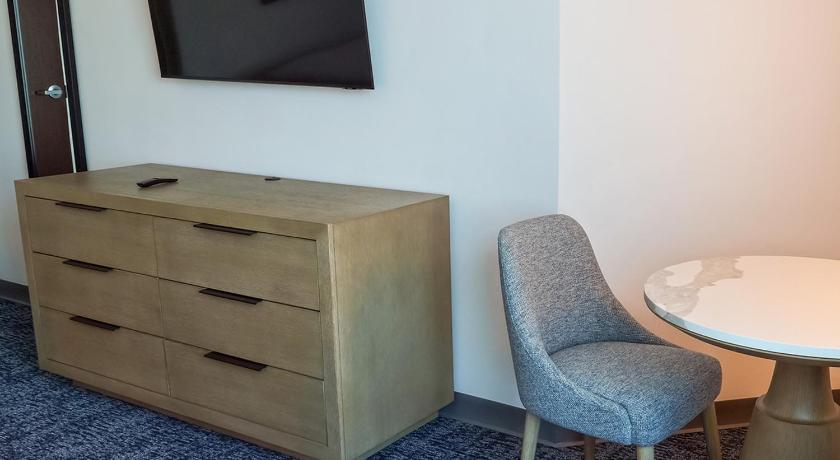 Image of Deluxe Double Queen Suite 8