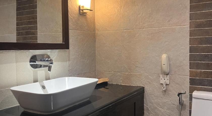 Image of Deluxe King or Twin Room with Bathtub 17