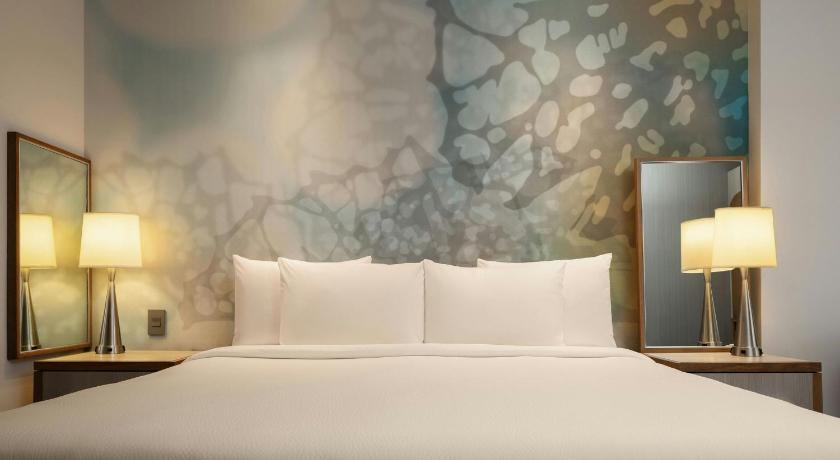 Image of Courtyard Suite, 1 Bedroom Suite, 1 King, Balcony 6