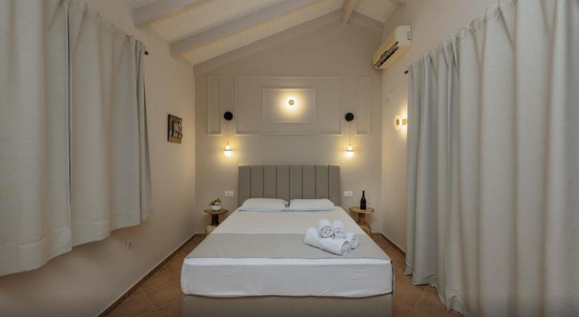 Image of Studio (2 Adults) 6