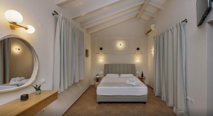 Image of Studio (2 Adults) 3