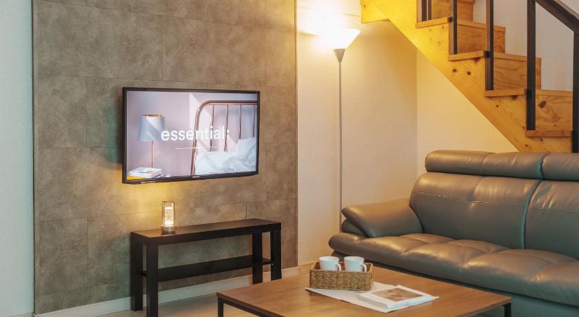 Image of One-Bedroom House 2 5