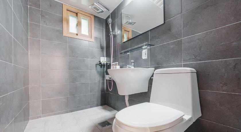 Image of One-Bedroom House 2 2