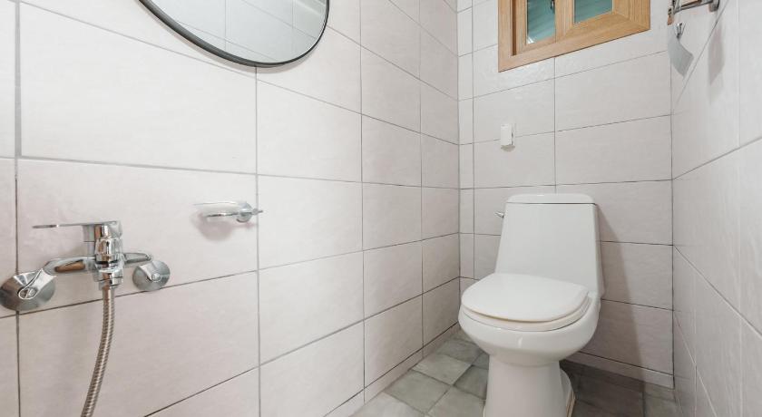 Image of One-Bedroom House 2 9