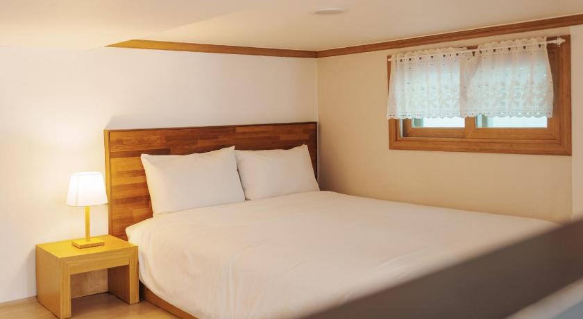 Image of One-Bedroom House 3 6