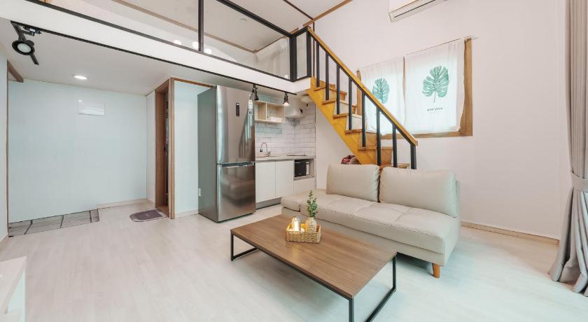 Image of One-Bedroom House 6 0