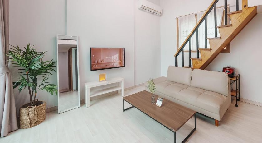 Image of One-Bedroom House 7 0