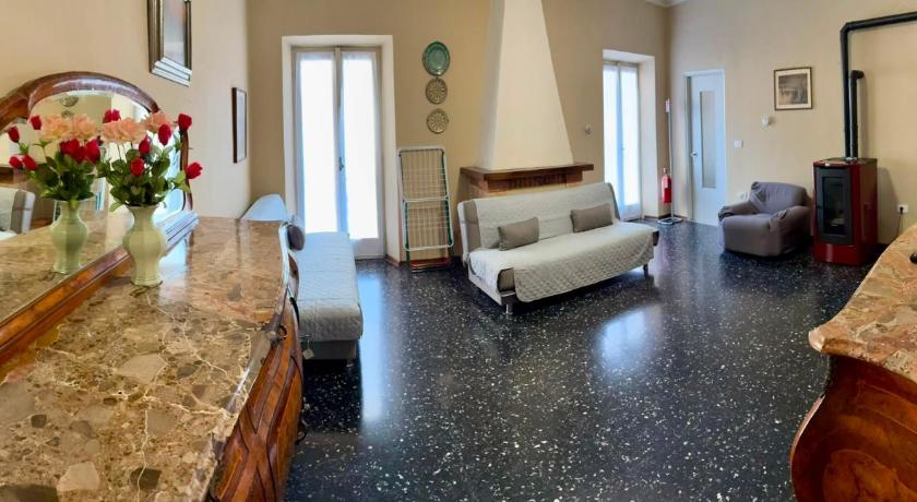 Giona House