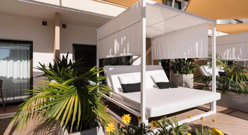 Premium Double Room with Bali Bed - My Favorite Club fotója 4