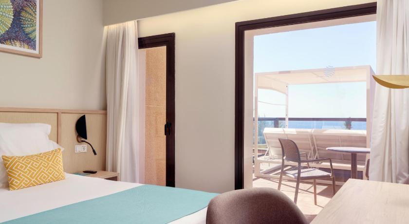 Oldalsó tengerre néző szoba kétszemélyes ággyal (Side Sea View Double Room) fotója 5
