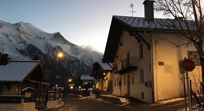 Chalet-Ski-Station photo
